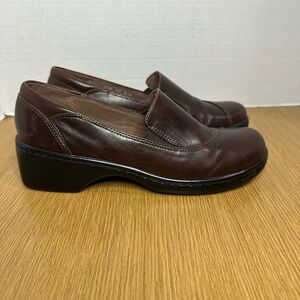 Clarks Women’s 10M Dark Brown Leather Slip-On Wedge Loafer Shoes! Versatile.